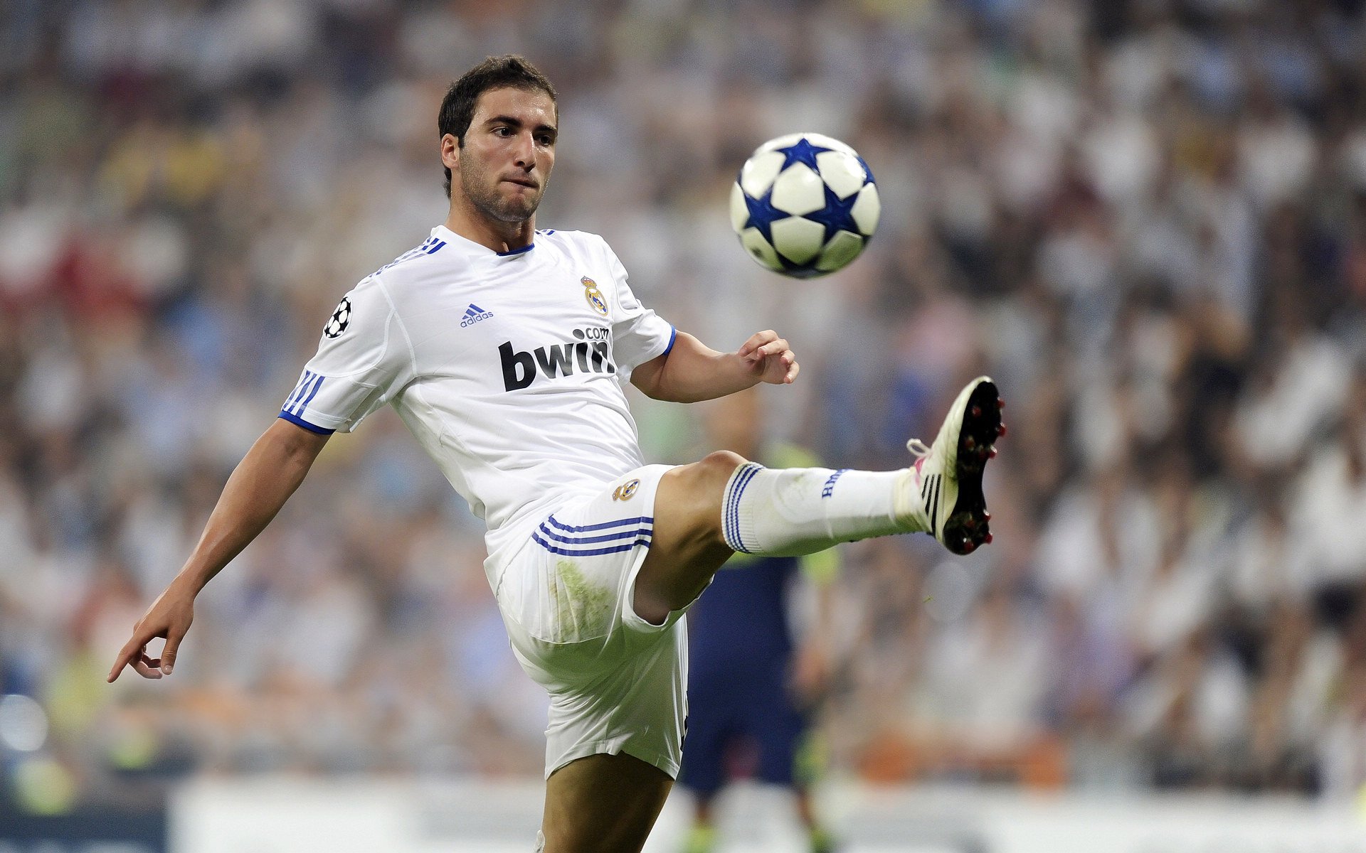 全球足球场馆融入智能空气净化技术,打造健康比赛环境,足球场内有空调吗